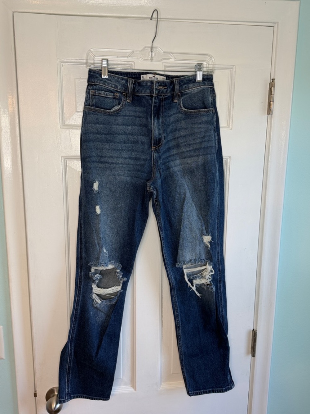 Hollister Curvy High-Rise Mom Jean Size 9L